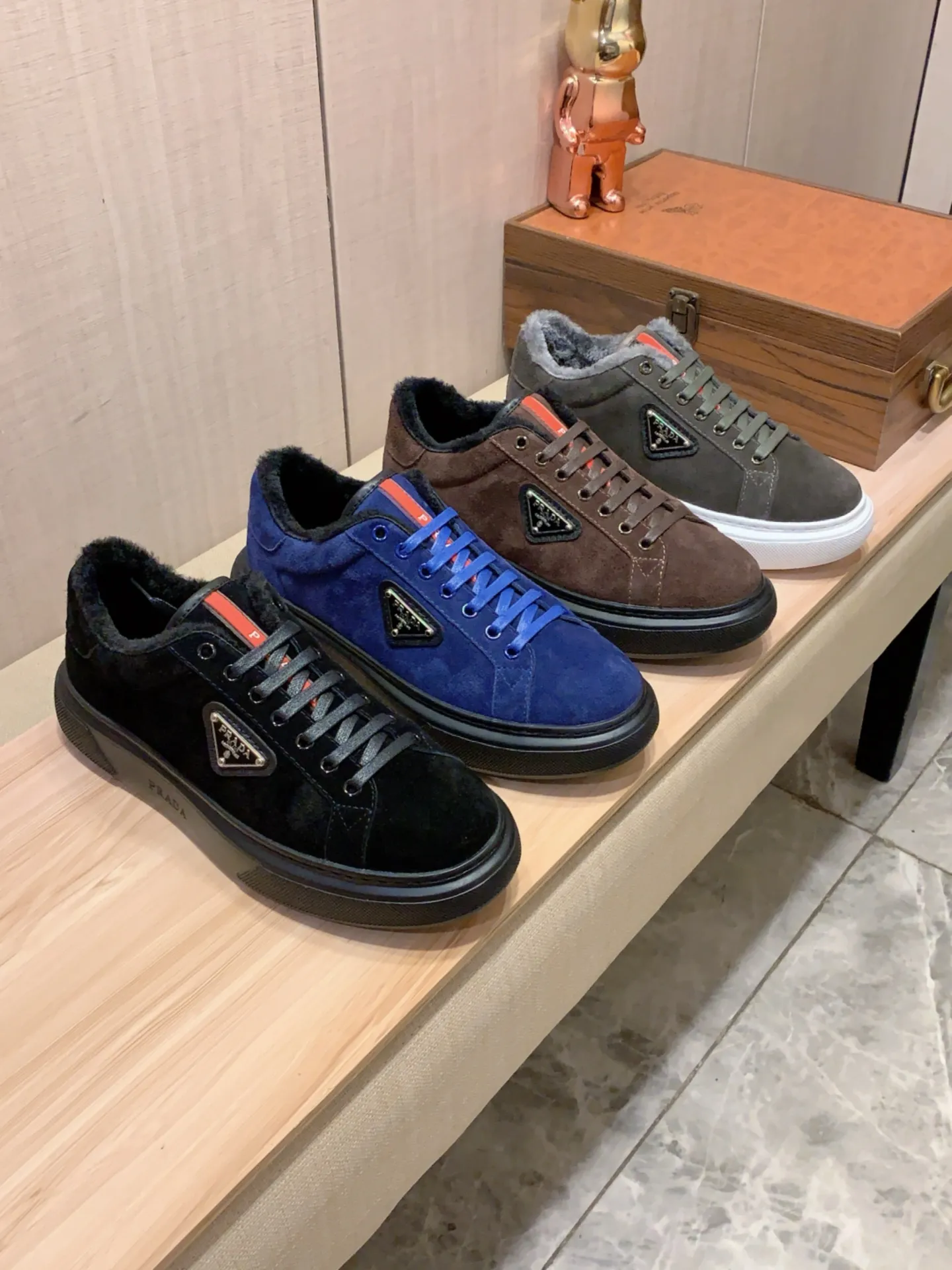 Warm new model: Factory price: 460💰💰🎩🎩[Lightning][Lightning] "Prada Men's Shoes💰pRADA*" The latest and most popular casual shoes, top brand [seduce] luxury~purchase, top~quality. [Strong] The upper is made of imported breathable anti-wear material ➕ Breathable simulated fur feet (•) with fine workmanship. The original stylish and stylish soft rubber wear-resistant and non-slip outsole is light and comfortable on the feet. The real thing looks better when photographed in person. 0186: code: 38-44, 4️⃣ colors selected